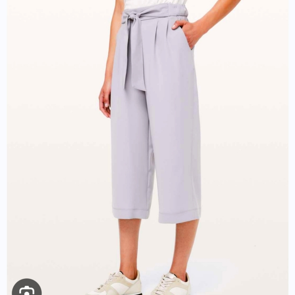 Lululemon Noir Crop